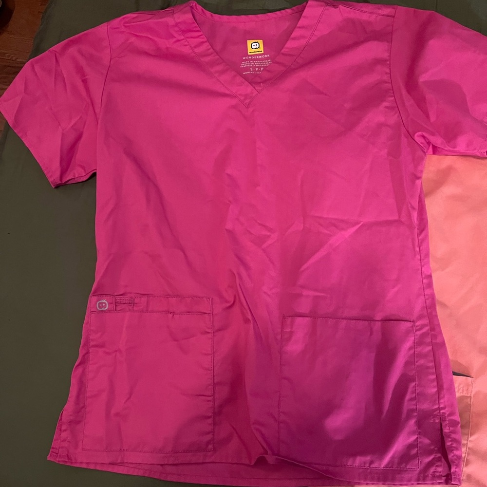 Scrub tops - Picture 4 of 5